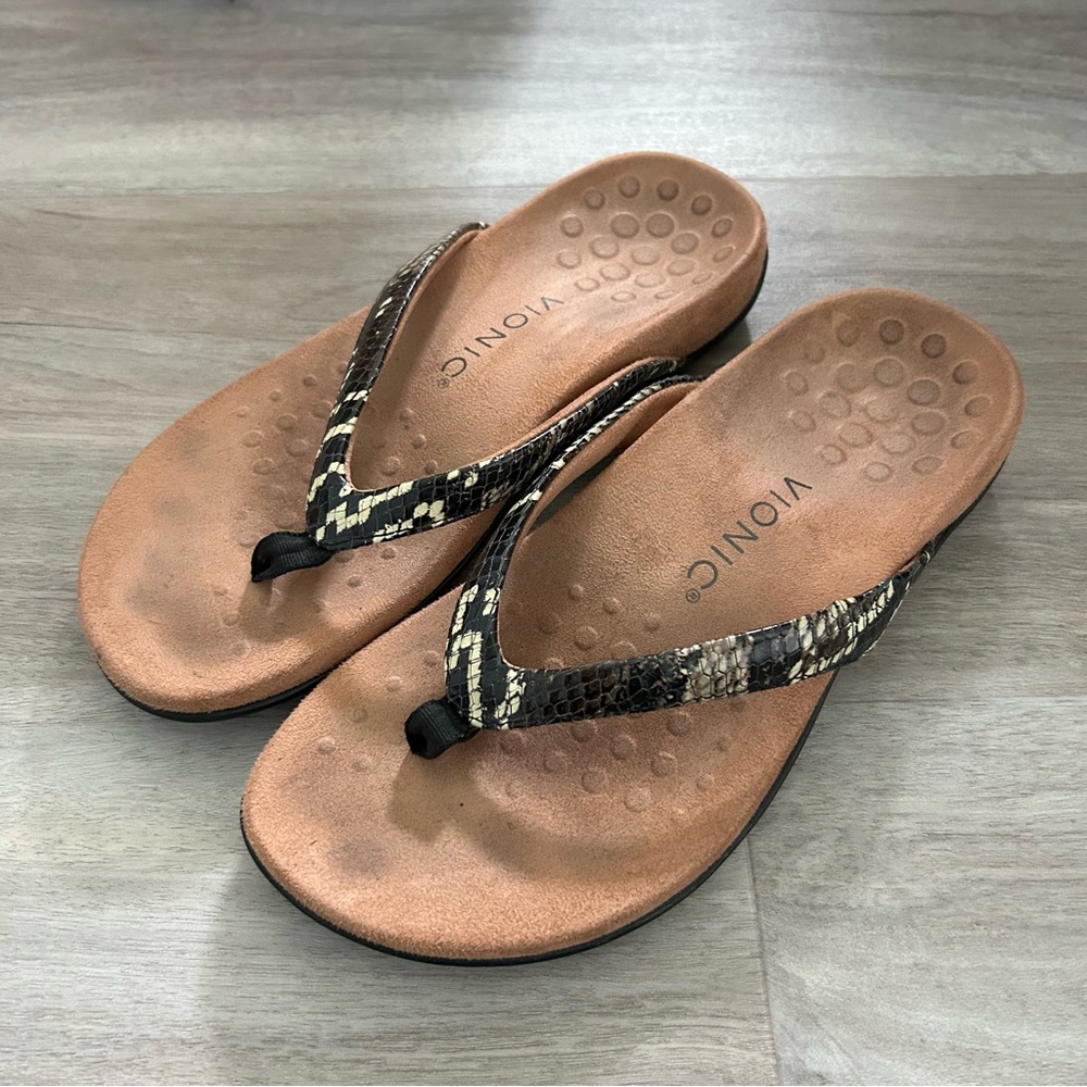 Vionic Dillon Shine Sandals Black Snakeskin Size 7 Walking Comfort Summer